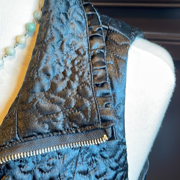 WHBM Thin Quilted Outer Vest Black - Picture 4 of 10